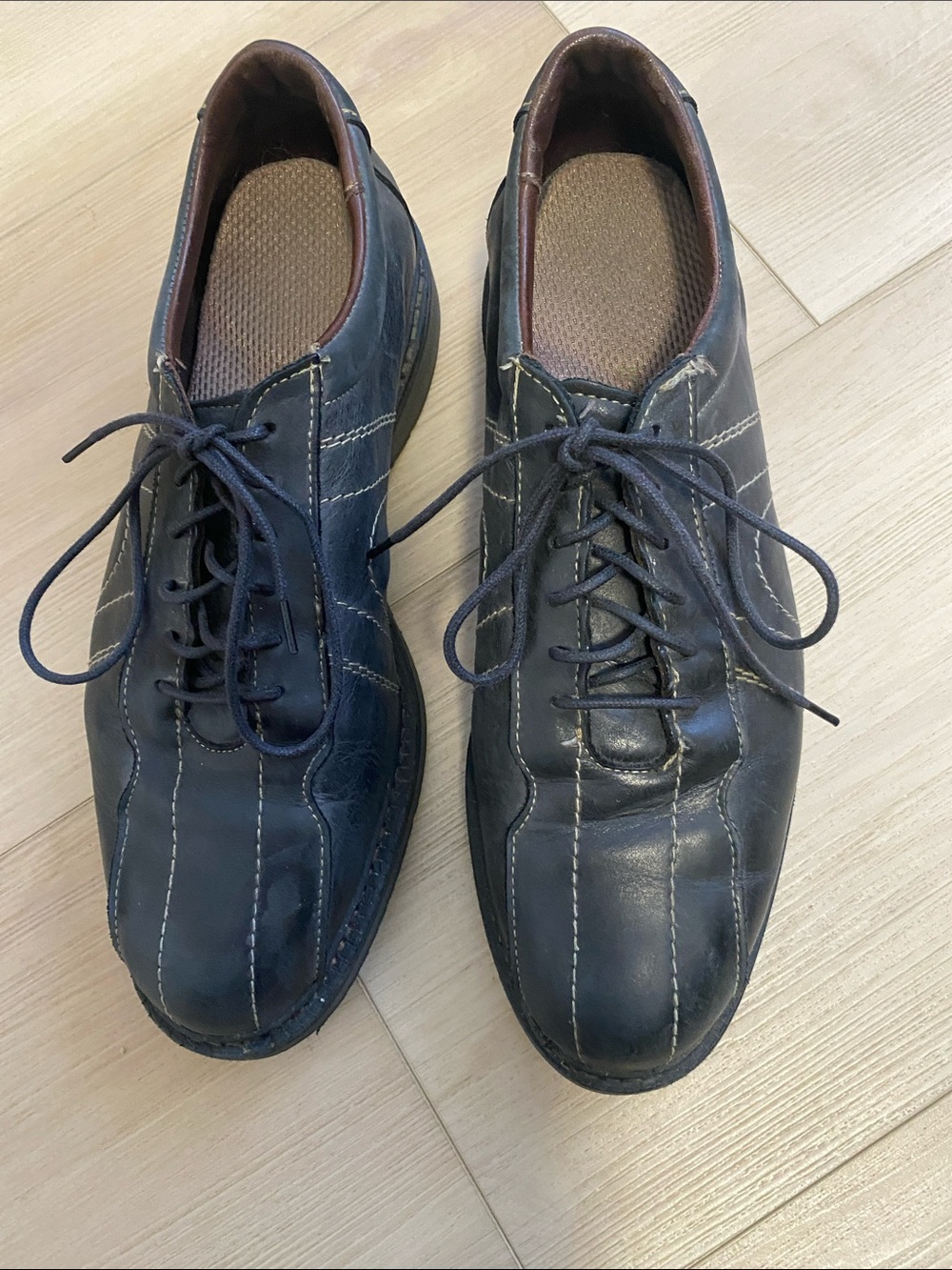 Allen Edmonds Voyager Black Leather Lace-Up Shoes with Contrast Stitching